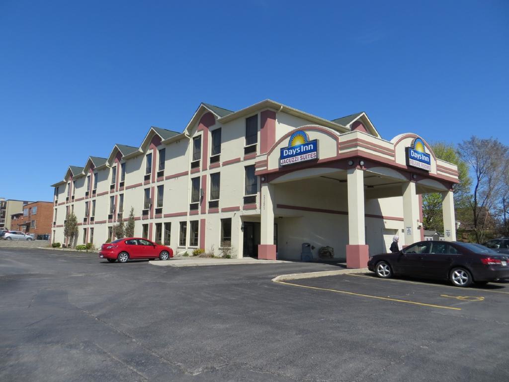 Days Inn By Wyndham Toronto East Lakeview Екстериор снимка