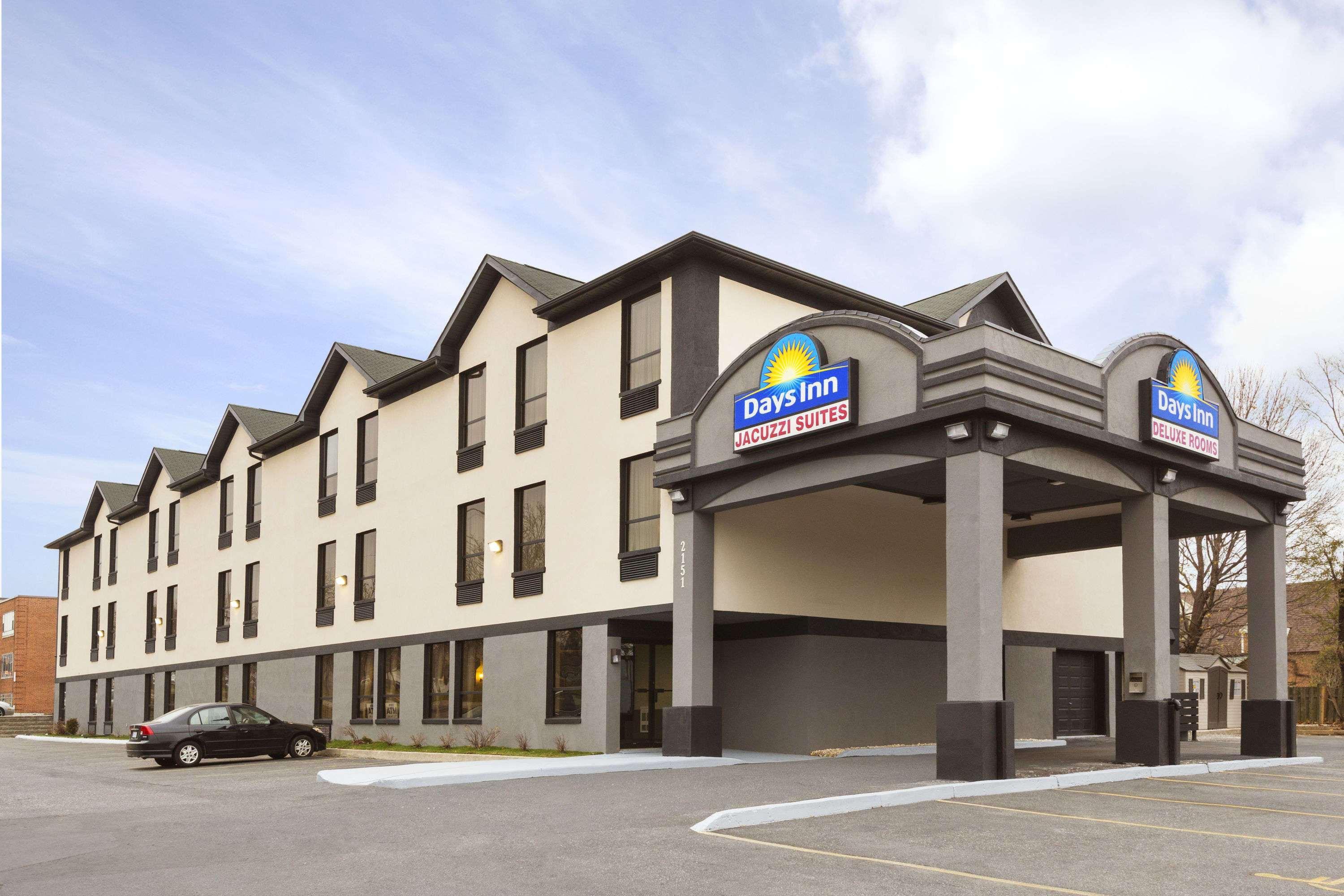 Days Inn By Wyndham Toronto East Lakeview Екстериор снимка