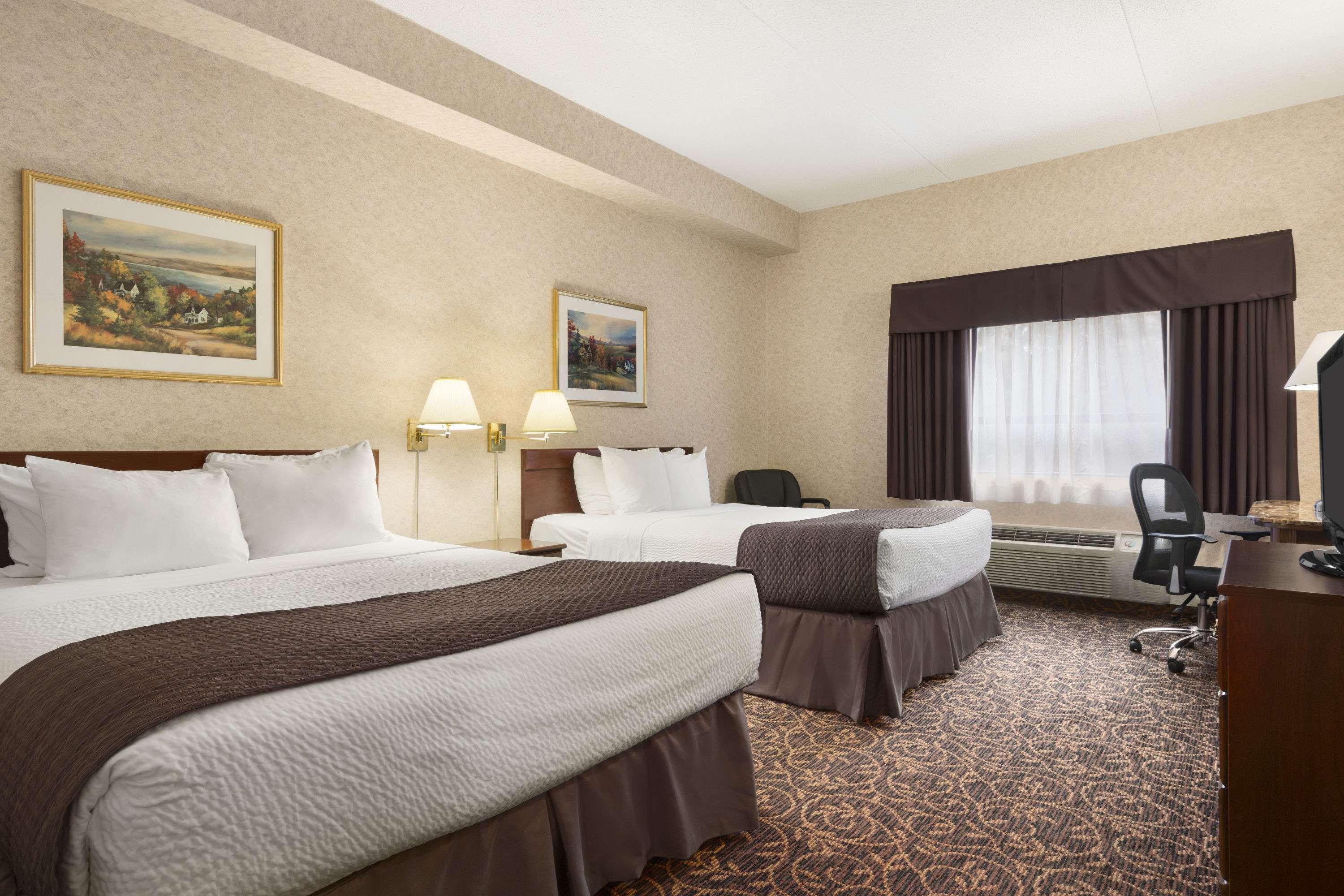 Days Inn By Wyndham Toronto East Lakeview Екстериор снимка