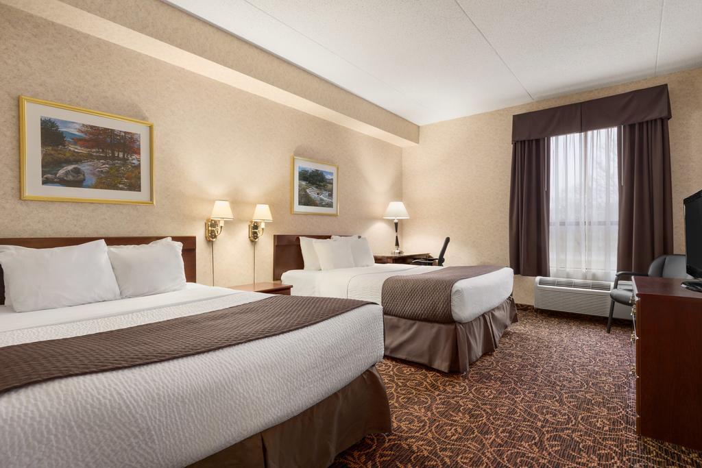Days Inn By Wyndham Toronto East Lakeview Екстериор снимка