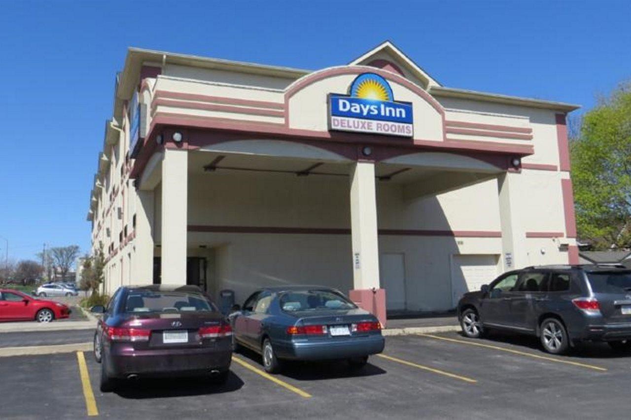 Days Inn By Wyndham Toronto East Lakeview Екстериор снимка