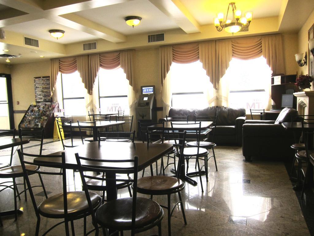 Days Inn By Wyndham Toronto East Lakeview Екстериор снимка